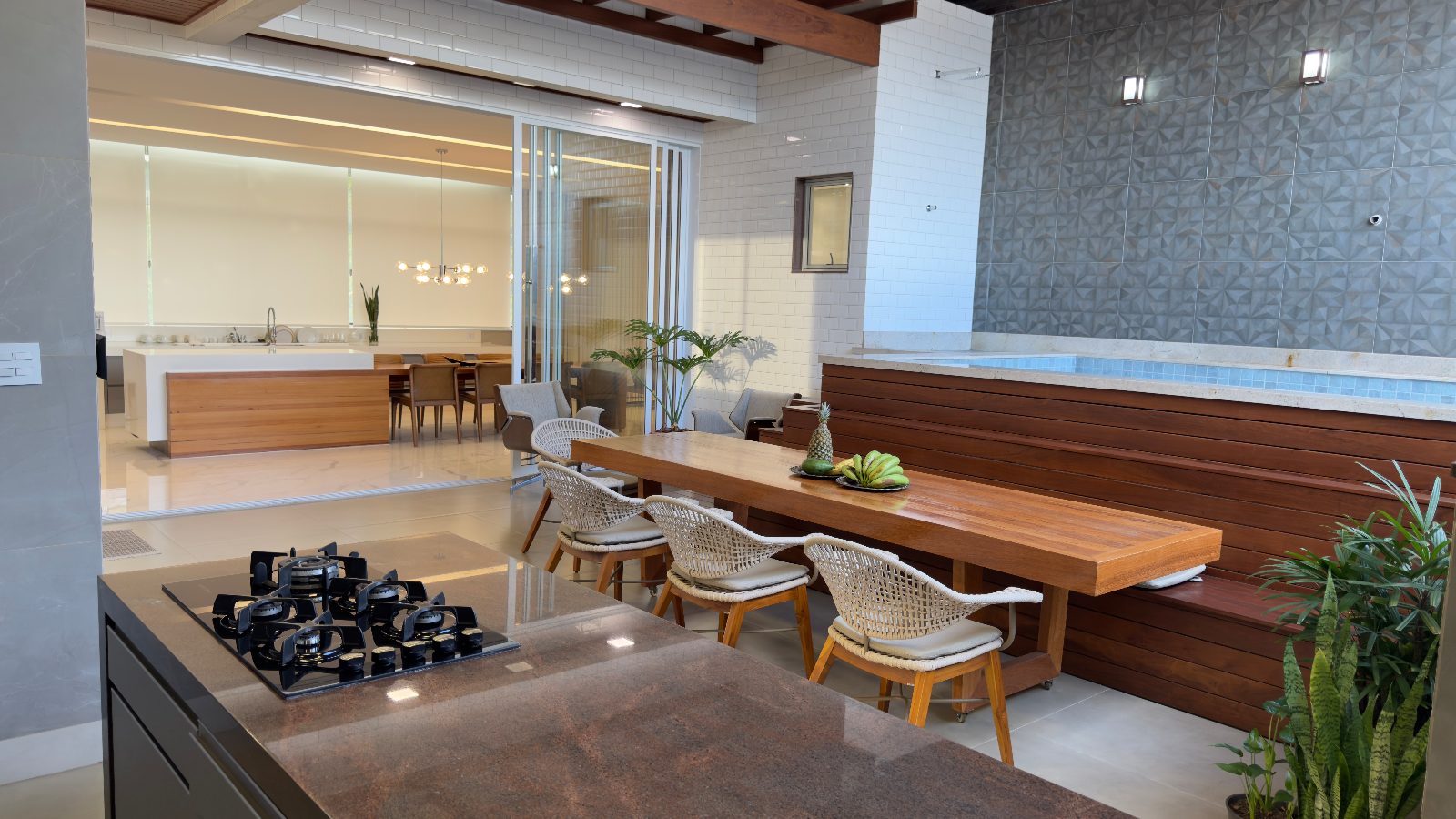 Cobertura linear com 3 suítes, piscina privativa e energia solar no Cidade Nobre