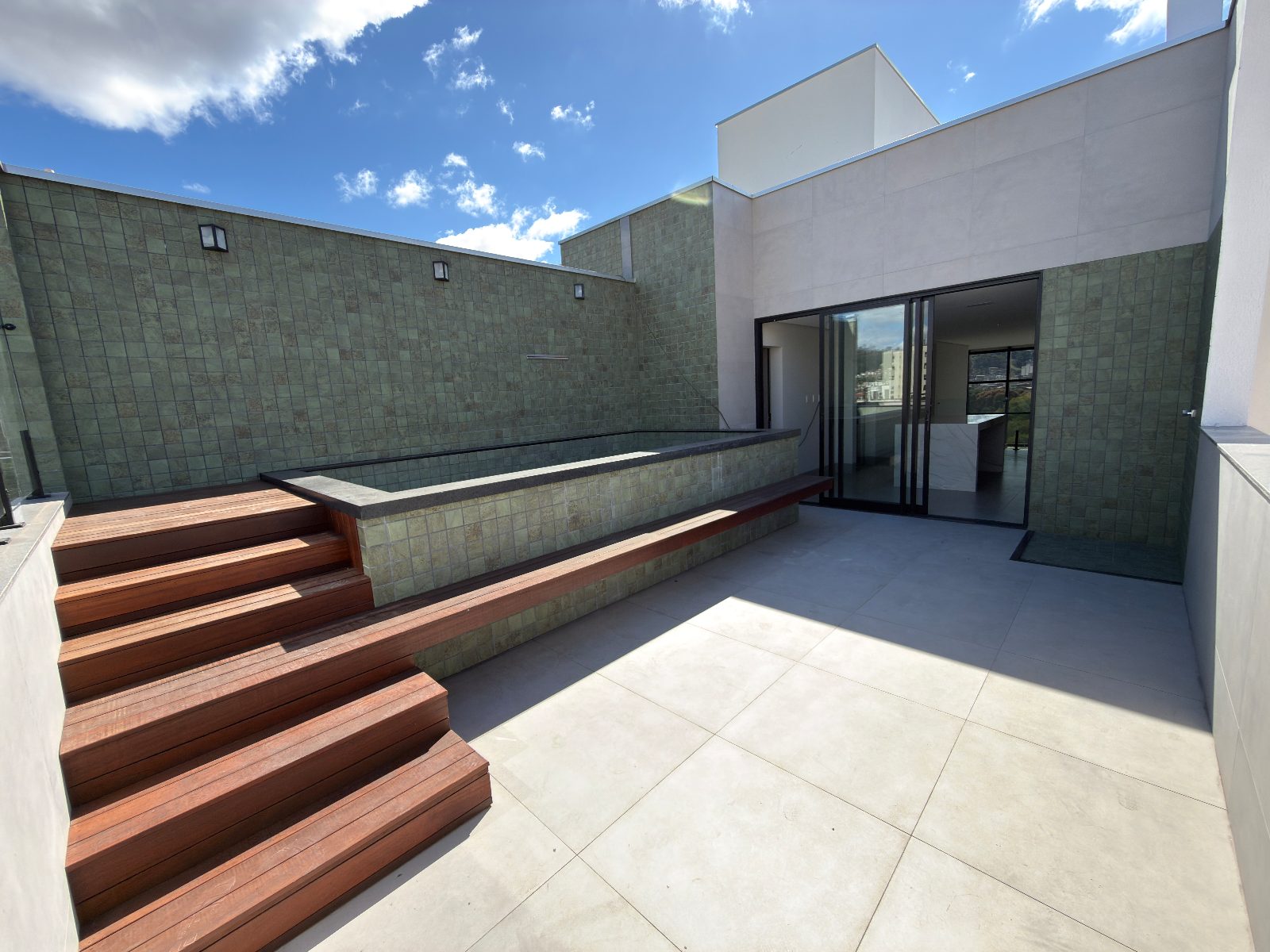 Cobertura duplex com vista definitiva para o Parque Ipanema, piscina e 3 vagas no Iguaçu
